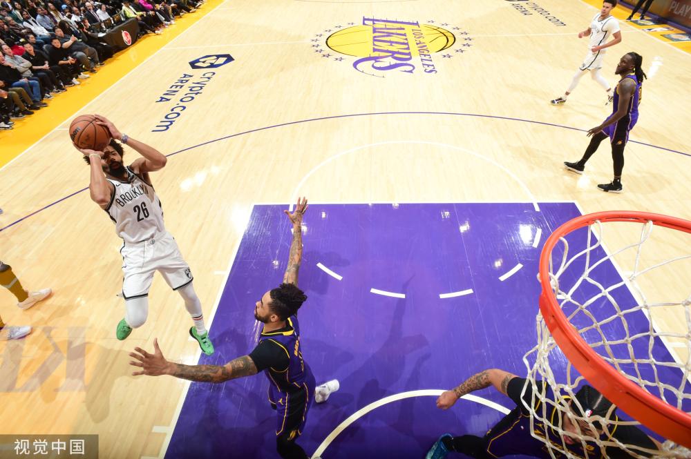 通过与球队 通过与球队